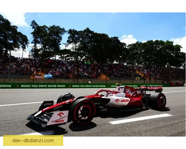 F1赛车运动中技术创新与规则限制的平衡探讨