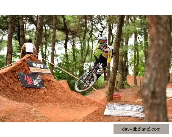 山地车联赛：速降英雄争霸赛