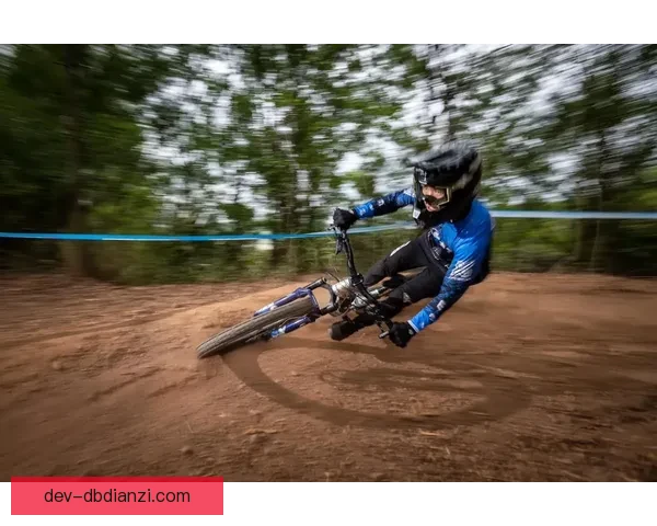 山地车公开赛：速度与激情的极限挑战