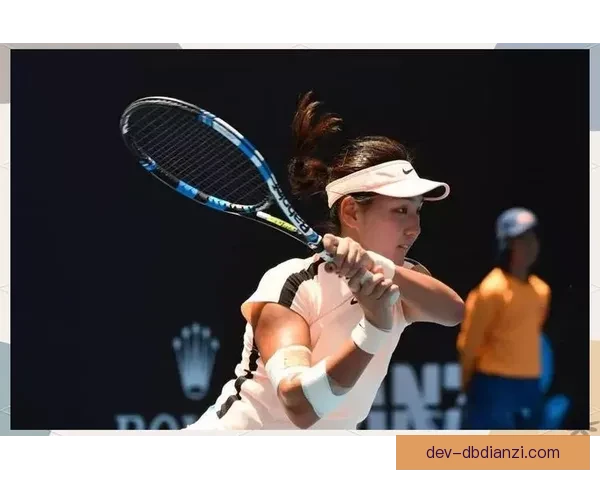 网球杯赛：挥汗拼搏，荣耀之路